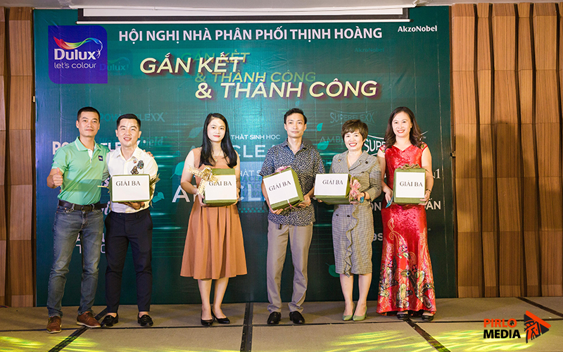 Chụp hình hội nghị nhà phân phối Thịnh Hoàng - Pirlo Media