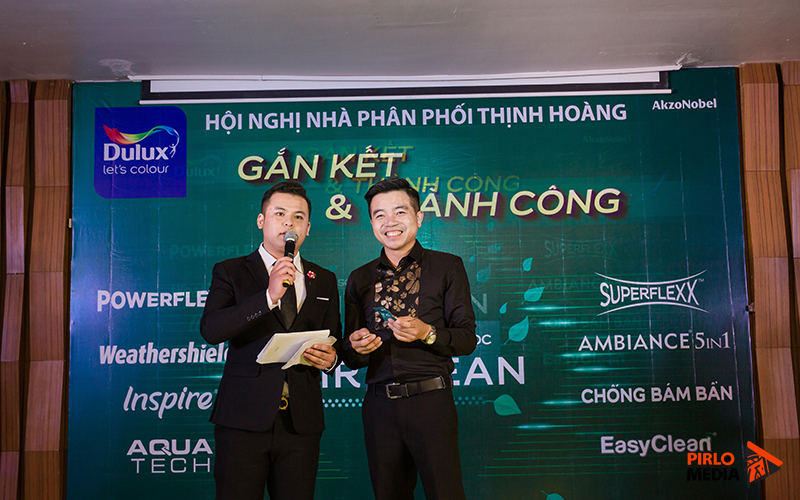 Chụp hình hội nghị tại Quảng Ninh