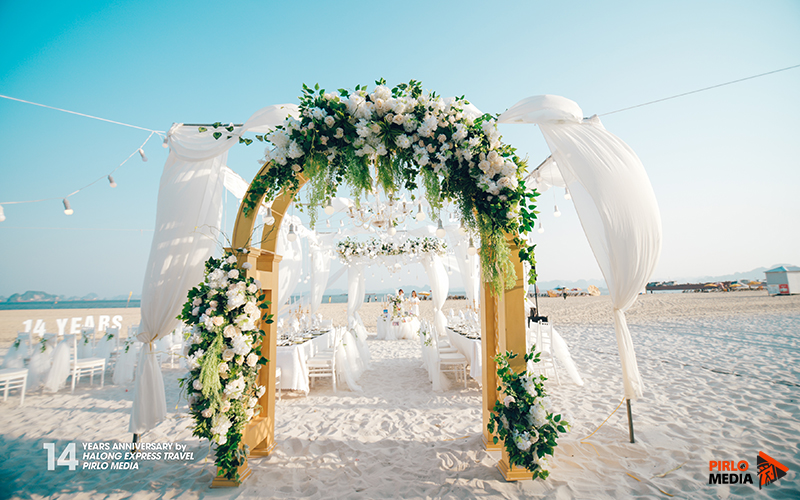 Tiệc kỉ niệm ngày cưới tổ chức trên biển Bãi Cháy – Pirlo Media